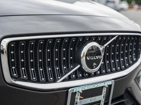 Used 2024 Volvo V60 B5 Cross Country Ultimate w/ Protection Package Premier image 13