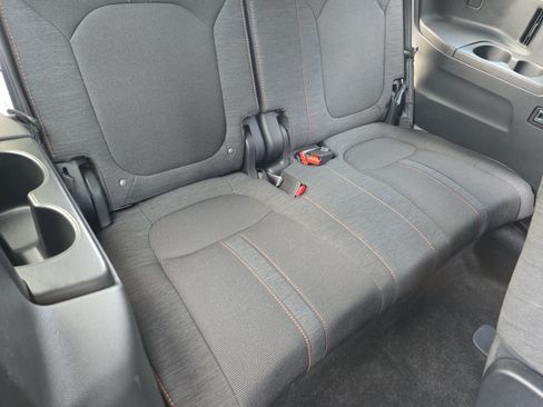 Used 2025 Honda Pilot Sport image 12