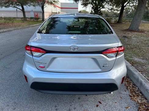 Used 2026 Toyota Corolla SE FWD image 4