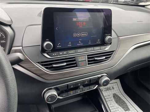 Used 2024 Nissan Altima 2.5 SV image 23