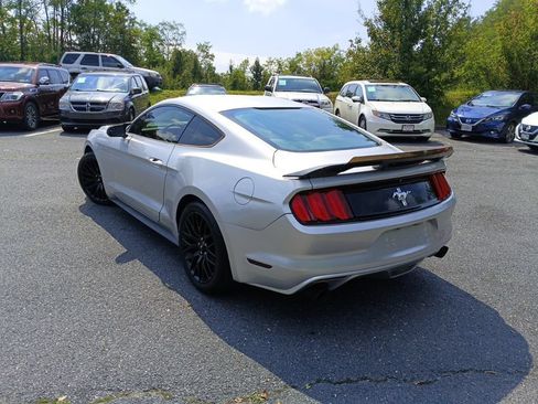Used 2016 Ford Mustang Coupe RWD image 3
