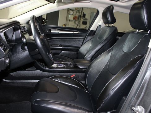 Used 2017 Ford Fusion Energi Titanium FWD image 31