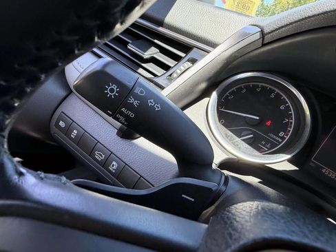 Used 2019 Toyota Camry SE w/ Protection Package (Q2) FWD image 30
