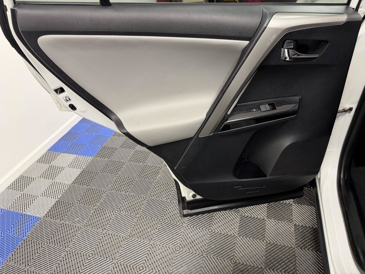 Used 2017 Toyota RAV4 Limited w/ Advanced Technology Package FWD image 9
