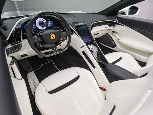 Used 2024 Ferrari Roma Spider image 12
