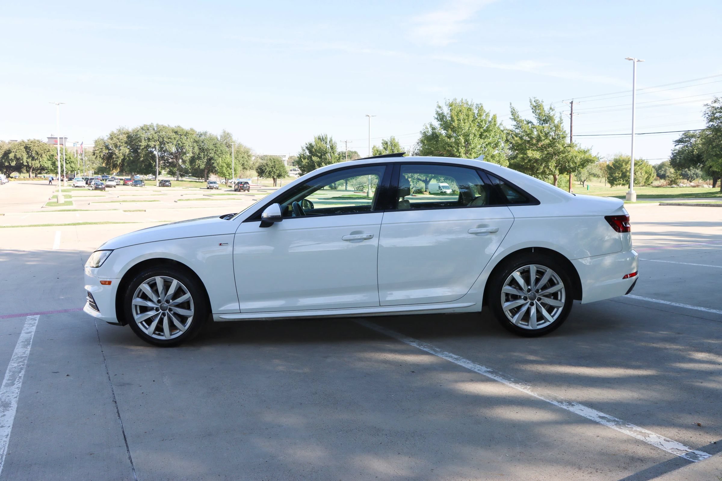 Used 2018 Audi A4 2.0T Ultra Premium w/ Convenience Package FWD image 4