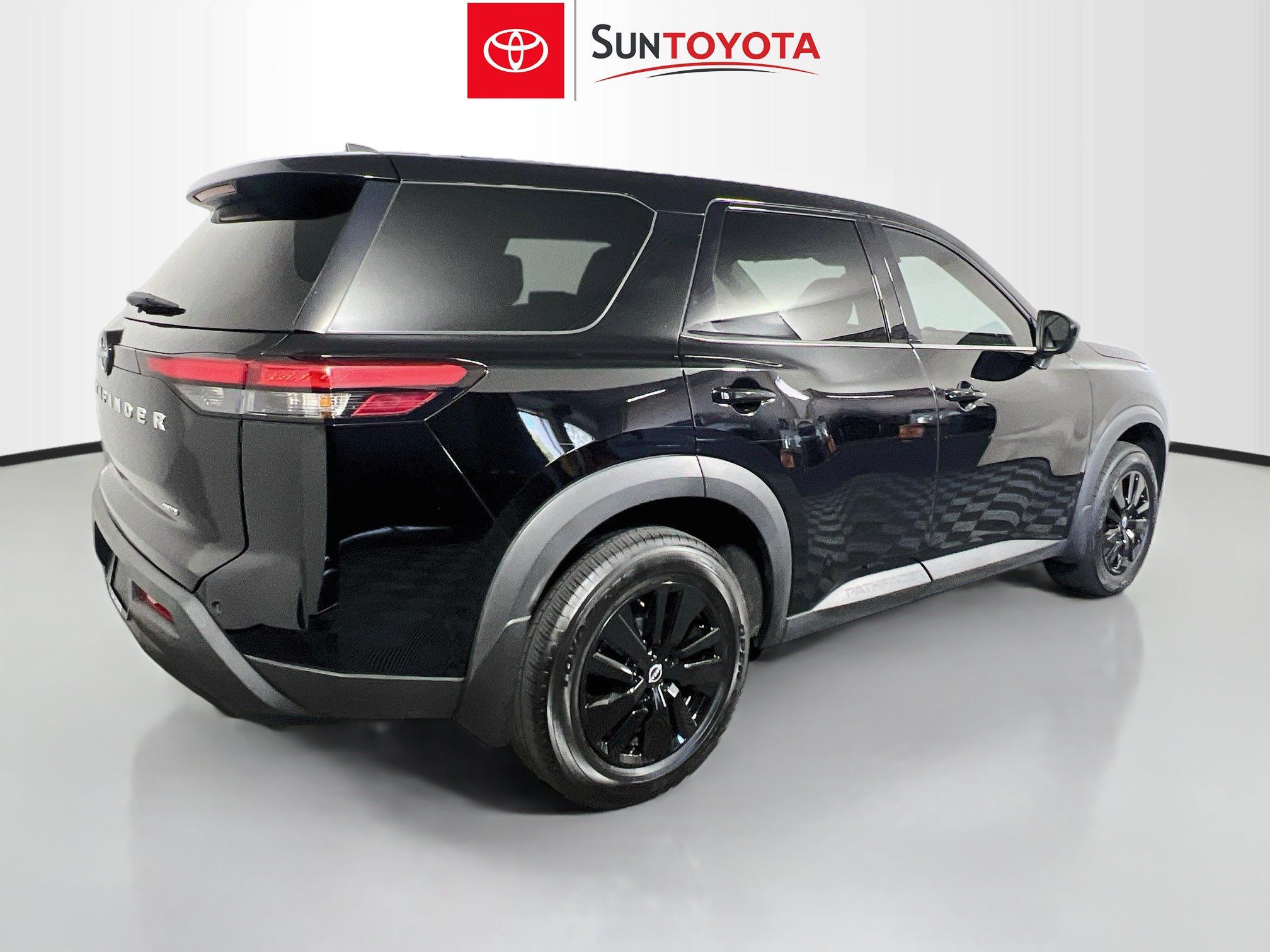 Used 2024 Nissan Pathfinder S AWD/4WD image 4