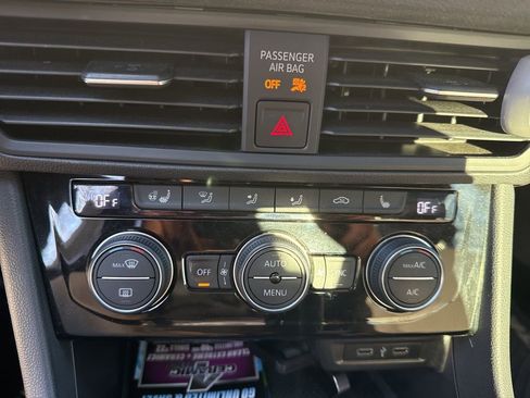 Used 2020 Volkswagen Jetta image 14