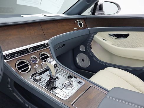 Used 2023 Bentley Continental GT Azure image 35