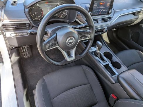 Used 2025 Nissan Altima 2.5 SV FWD image 16