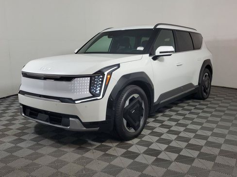 Used 2024 Kia EV9 Land AWD/4WD image 3