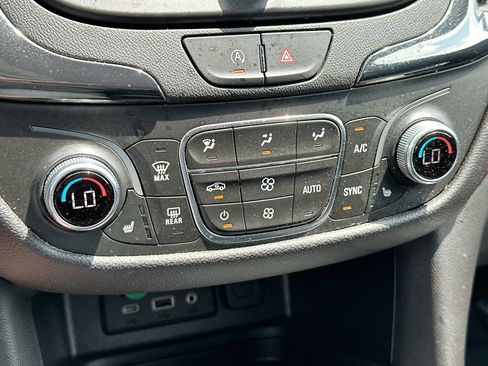 Used 2022 Chevrolet Equinox RS w/ RS Leather Package FWD image 19