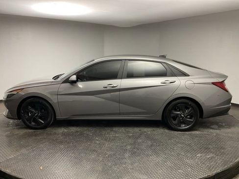 Used 2023 Hyundai Elantra Blue w/ Preferred Accessory Package image 4