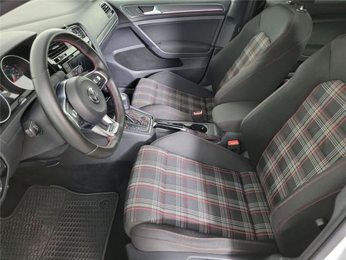 Used 2020 Volkswagen Golf 4-Door FWD image 17