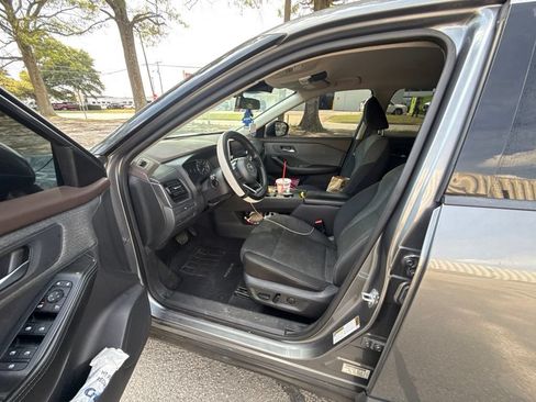 Used 2021 Nissan Rogue SV FWD image 11