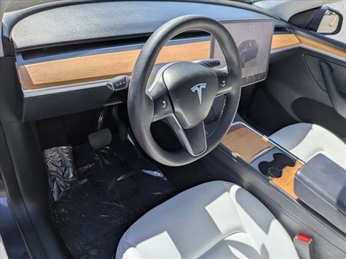 Used 2023 Tesla Model Y Long Range AWD/4WD image 10