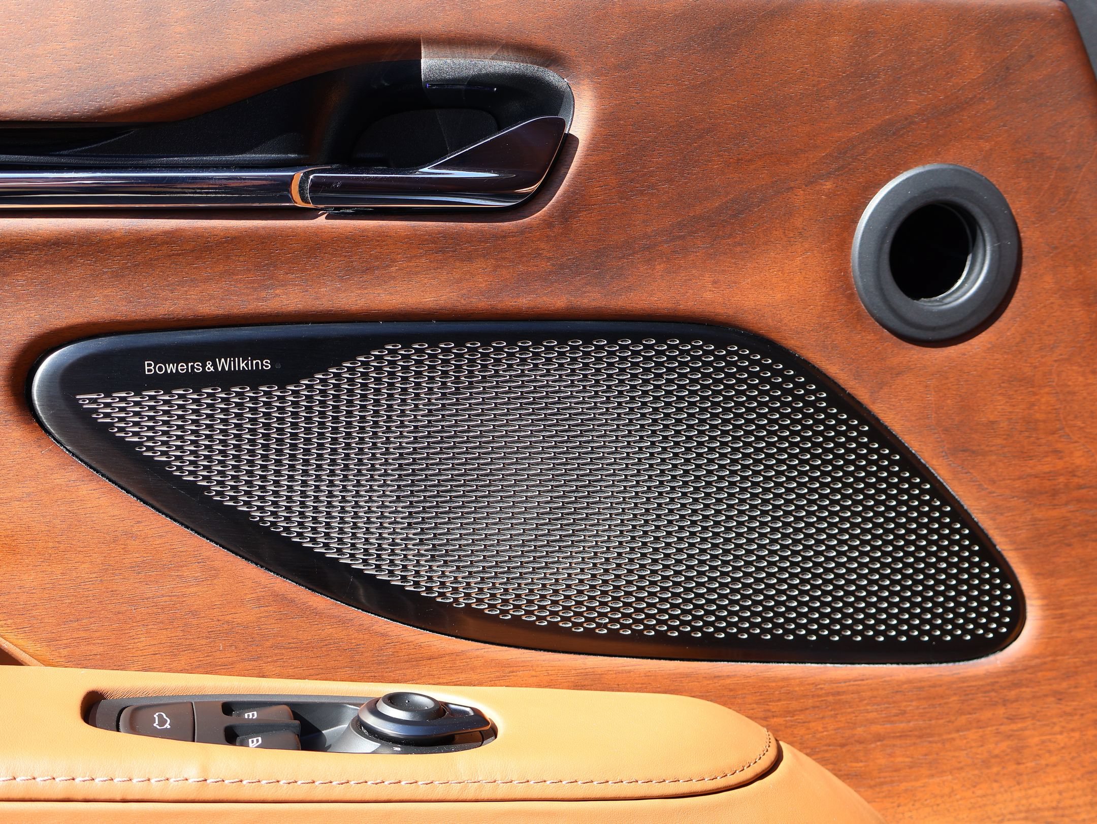 Used 2024 Aston Martin DB12 Convertible RWD image 11