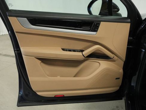 Certified 2025 Porsche Cayenne S AWD/4WD image 24