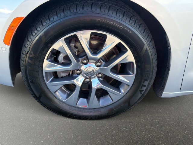 Used 2023 Chrysler Pacifica Pinnacle FWD image 10