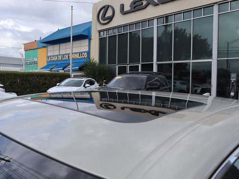 Used 2022 Lexus ES 350 w/ Premium Package image 11