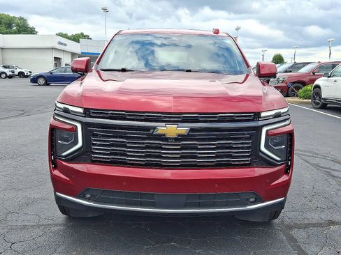 Used 2025 Chevrolet Suburban High Country w/ Sun And Tow Package AWD/4WD image 2