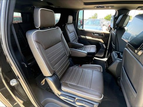 Used 2025 GMC Yukon XL Denali Ultimate w/ LPO, Floor Liner Package AWD/4WD image 34