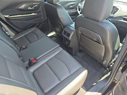 Used 2022 GMC Terrain SLT w/ Infotainment Package II image 11