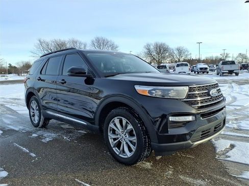 Certified 2023 Ford Explorer XLT w/ Equipment Group 202A image 3
