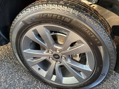 Used 2022 Ford Explorer XLT w/ Equipment Group 202A image 12