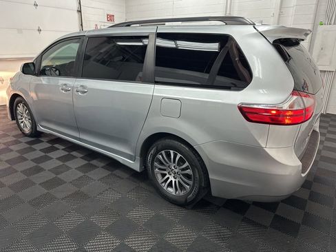 Used 2019 Toyota Sienna XLE FWD image 6