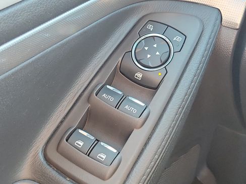 Used 2014 Ford Explorer XLT w/ Equipment Group 201A FWD image 19