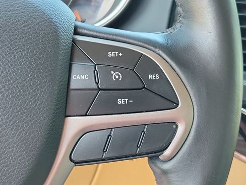 Used 2019 Jeep Grand Cherokee Limited AWD/4WD image 26