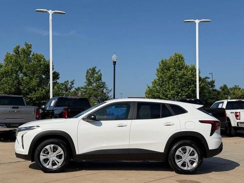 Used 2025 Chevrolet Trax LS FWD image 5