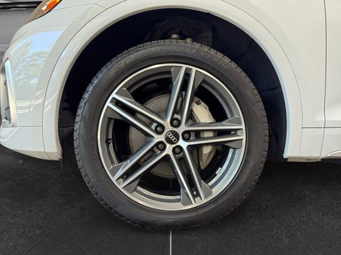 Used 2021 Audi Q5 e Premium Plus w/ Premium Plus Package AWD/4WD image 29