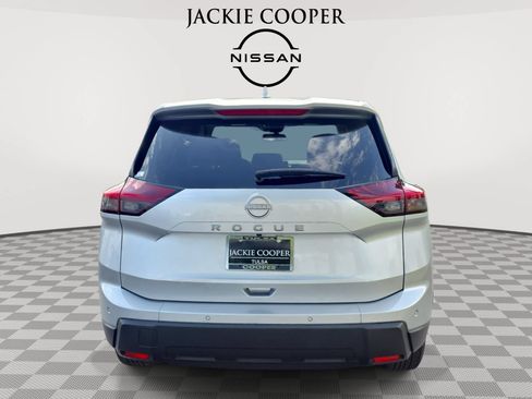 Used 2025 Nissan Rogue SV FWD image 6