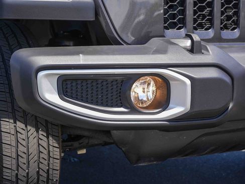 Used 2023 Jeep Gladiator Sport AWD/4WD image 5