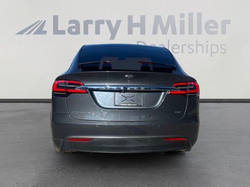 Used 2016 Tesla Model X image 4