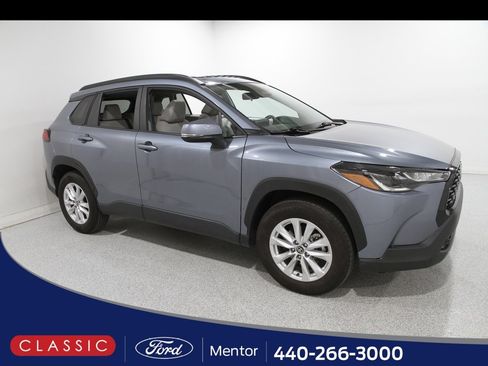 Used 2024 Toyota Corolla Cross LE image 1