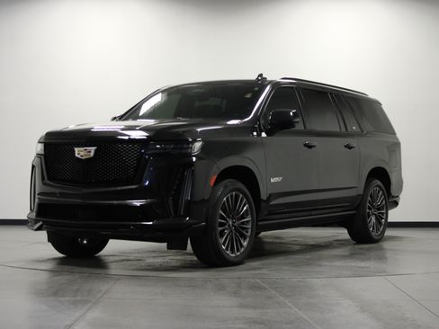 Used 2024 Cadillac Escalade ESV V w/ Heavy-Duty Trailer Package AWD/4WD image 8