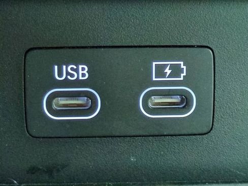 Certified 2025 Genesis GV80 2.5T Prestige image 17