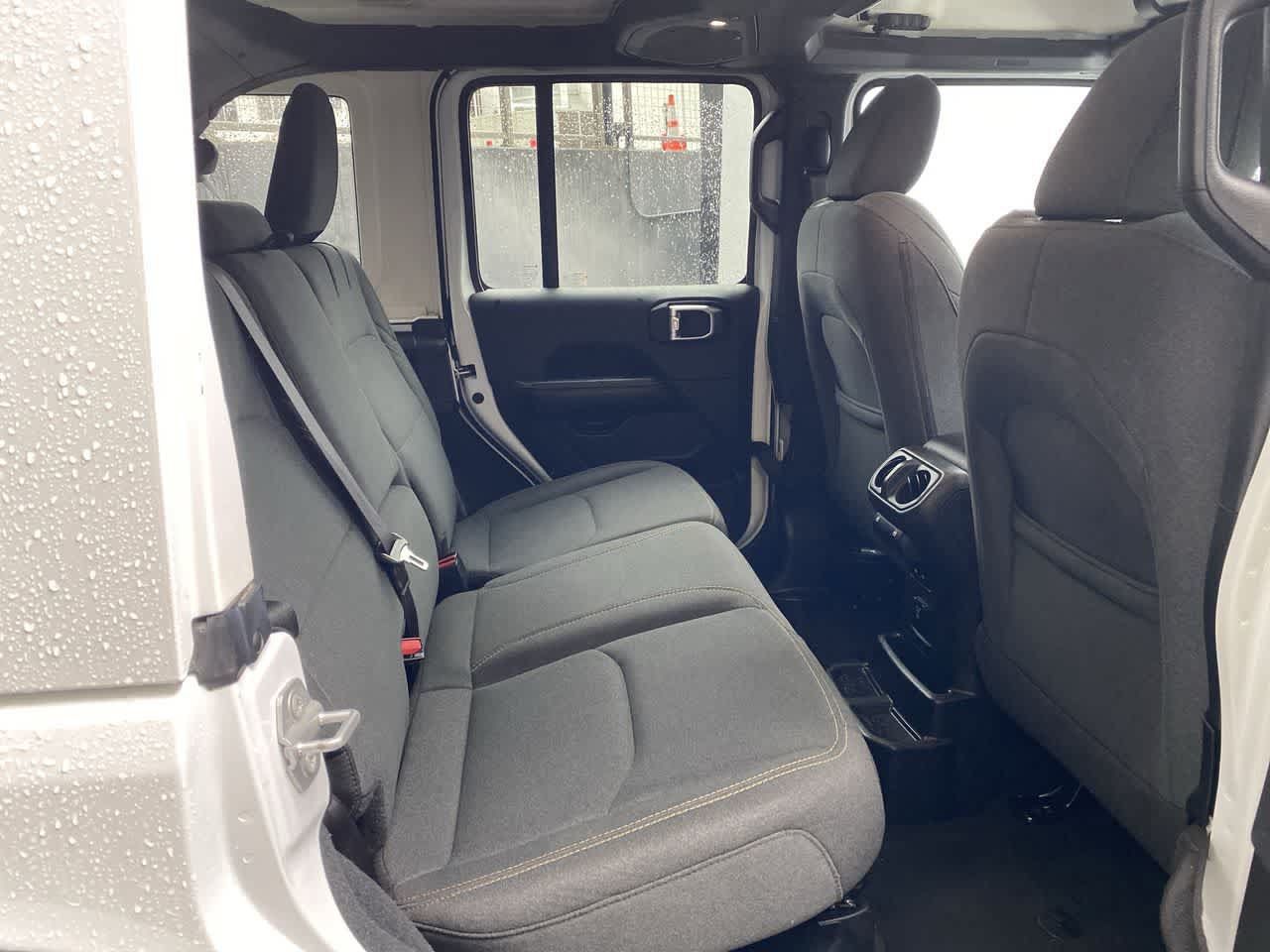 Used 2024 Jeep Wrangler Unlimited Sahara AWD/4WD image 17