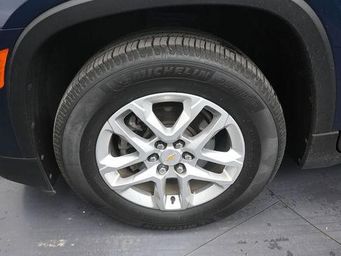 Used 2023 Chevrolet Traverse LS FWD image 9