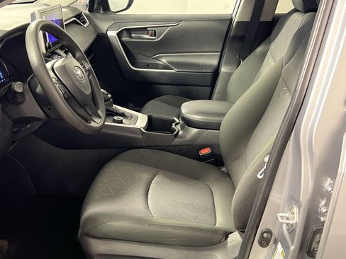 Used 2025 Toyota RAV4 XLE AWD/4WD image 13