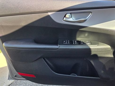 Used 2022 Kia Forte LXS FWD image 26