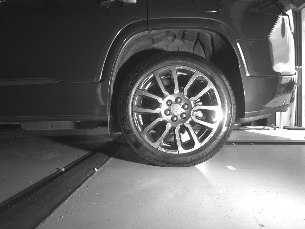 Used 2020 GMC Acadia Denali w/ Technology Package FWD image 13