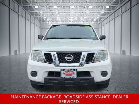 Used 2021 Nissan Frontier SV RWD image 2