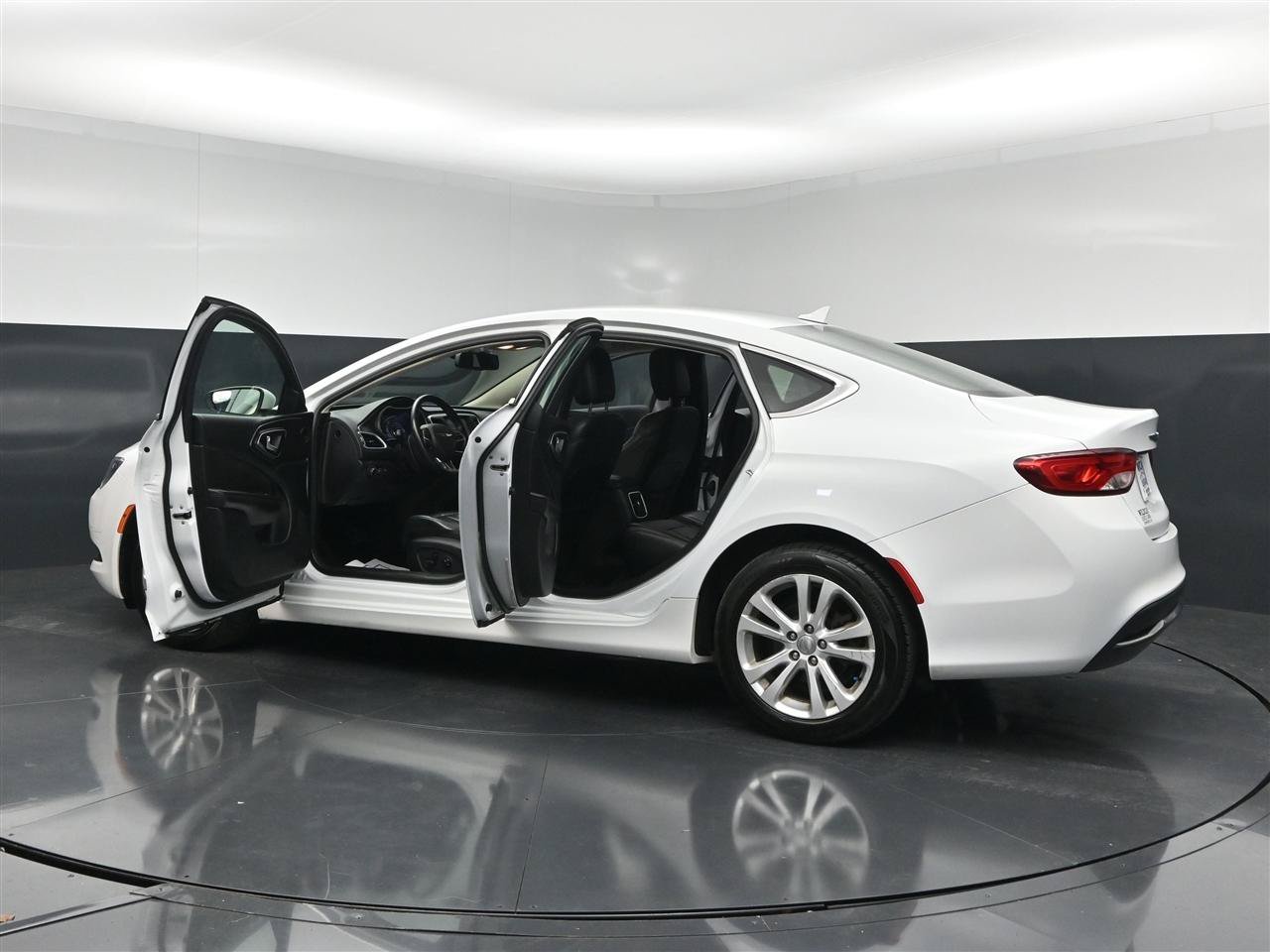 Used 2017 Chrysler 200 Limited Platinum w/ Comfort & Convenience Group FWD image 38