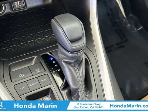Used 2025 Toyota RAV4 XLE FWD image 25