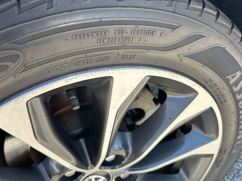 Used 2018 Toyota Avalon XLE FWD image 7