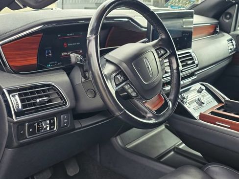 Used 2023 Lincoln Navigator L Reserve w/ Monochromatic Package AWD/4WD image 7
